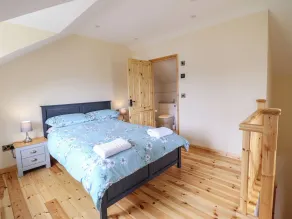 Hen Blaid - Room
