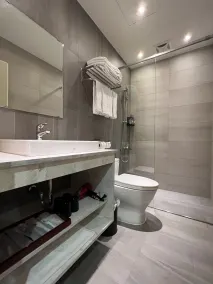 Saint Hostel - Bathroom