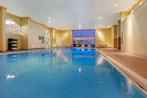 La Quinta Inn & Suites by Wyndham Appleton College Avenue - Piscine