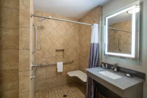 La Quinta by Wyndham Prattville - Bathroom