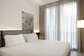 J Hotel - Room