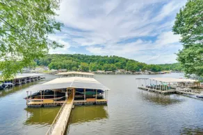 Lakefront Condo Indoor pool, sauna, & pickle ball! - Interior