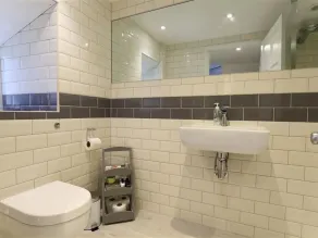 Hare House - Bathroom