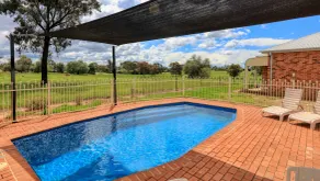 Country Gardens Motor Inn - Piscina