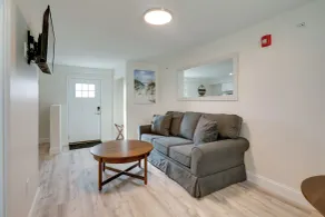 3 Mi to Main Street: Newly Renovated Wareham Apt! - Interni