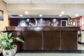 Quality Inn & Suites Memphis East - Lobby