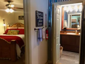 The Old Liberty Schoolhouse B&B - Rum