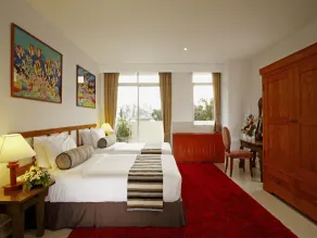 Waterfront Suites Phuket by Centara - Vue de la chambre