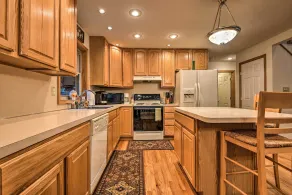 Pocono Mountain Home w/ 3 Community Lakes! - Interiør