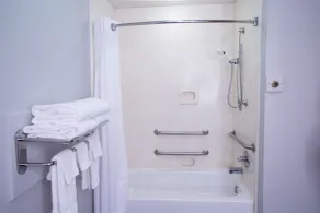 Holiday Inn Express Hotel & Suites Oxford by IHG - Salle de bain
