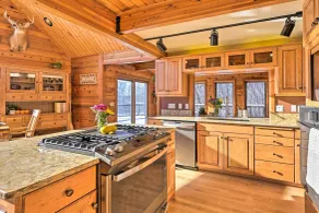 Lodge w/ Indoor Pool, Along Devil's Lake Park - Interiør