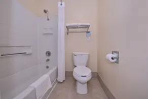 Quality Inn Lake Elsinore I-15 - Salle de bain