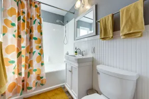 Massachusetts Vacation Rental w/ Deck - Badrum