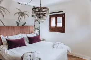 Ocho Suites & Kitchen - Room