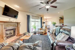 Trail Access + Patio: Peaceful Tulsa Area Retreat - Interni