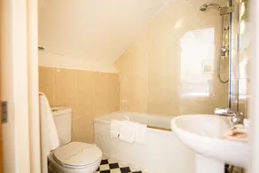 Higher Weddicott Barn - Bathroom