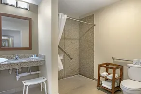 Comfort Suites Brunswick - Salle de bain