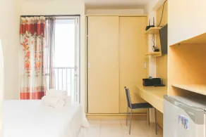 Homey And Comfort Studio At Tifolia Apartment - Zimmer