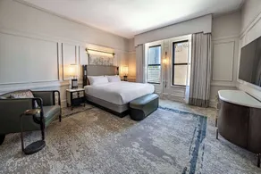 The Pfister Hotel - Chambre