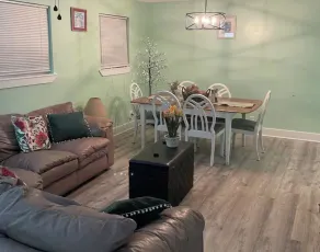Rivertown Bungalow - Living area