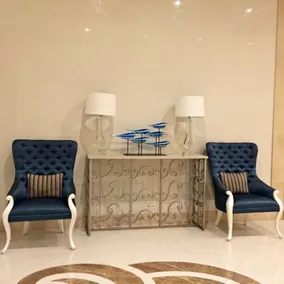 150 Newport Boulevard - Coin salon dans le hall