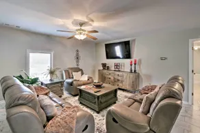 Quiet Memphis Home on 20 Acres: 10 Mi to Downtown! - Innvendig
