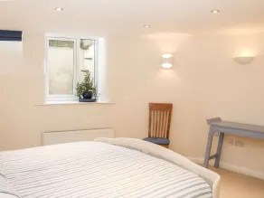 32A, Buxton - Interni