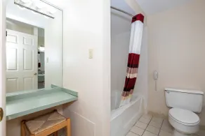 Red Roof Inn & Suites Hazleton - Bathroom