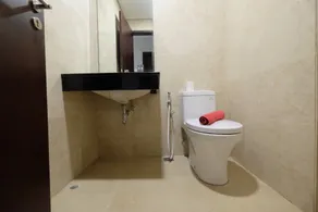 Best Choice Modern 2BR L'Avenue Apartment By Travelio - Badrum