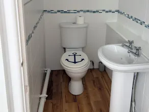Lighthouse Cottage - Bathroom