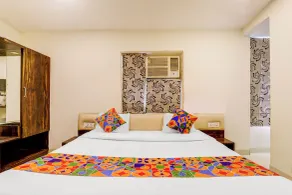 Hotel Travellers Inn -Kathauta Chowk Gomti Nagar - Room