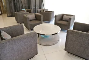 CondoDeal at Sea Residences - Sitzecke in der Lobby