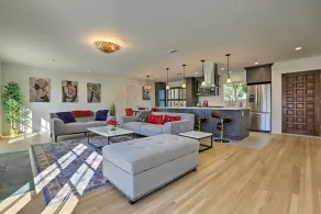 Oceanside Home w/ Patio & Grill, Walk to Beach! - Interiør