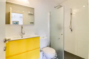Carmel Boutique Apartments - Bathroom