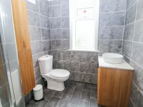 37 Berry Hill Lane - Bathroom