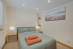 Tom's Cabin - Room