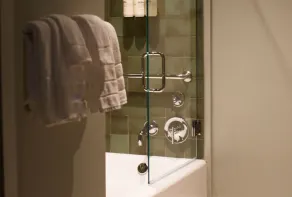 The Nickel Hotel - Bathroom