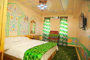 HON SAROY - immerse atmosphere in the epoch of the khans - Room