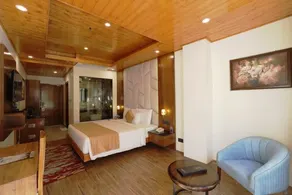 The Whitestone Inn & Suites Manali - Room