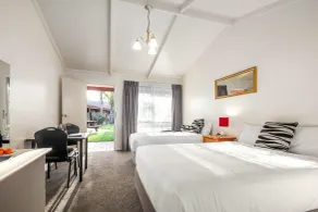 Quality Hotel Lakeside - Room