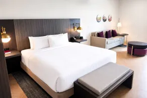 La Quinta Inn & Suites by Wyndham Mebane - Room
