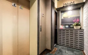2Night Hotel - Indgang