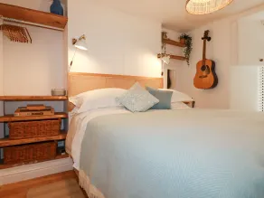 Waves End - Room