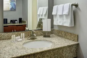 AmericInn by Wyndham Brookfield - Badezimmer