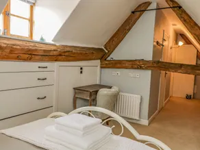 Fox Den Cottage - Room