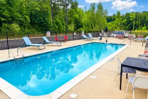 La Quinta Inn & Suites by Wyndham Mebane - Pool