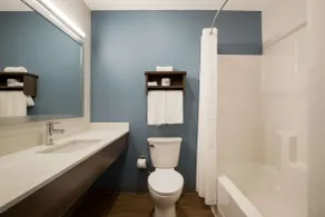 WoodSpring Suites Moreno Valley - Bathroom