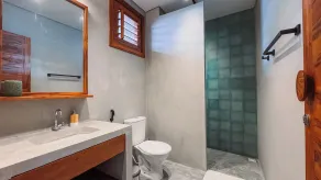 Luau Hotel - Badezimmer