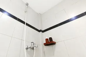 The Soemarsono Hotel near Ambarrukmo Plaza Mall RedPartner - Badezimmer