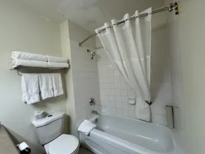 Howard Johnson by Wyndham Fort St. John - Salle de bain
